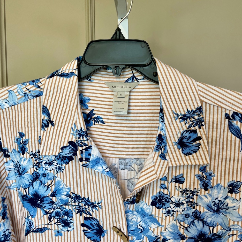 Multiples NWT 1X Button Down Blouse Creme Brulee … - image 2